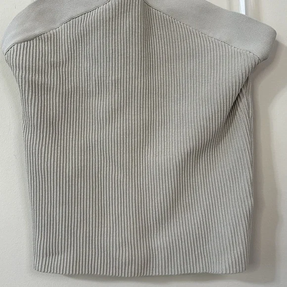 Aritzia Babaton Sculpt Knit Criss Cross Tank Matte Pearl Size Medium - Picture 4 of 8